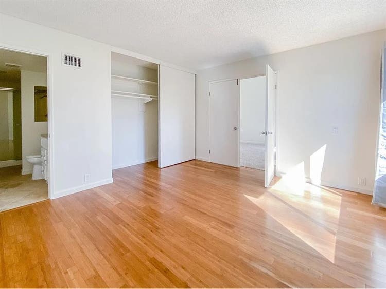 Lease
 Takeover - Private Bed & Bath