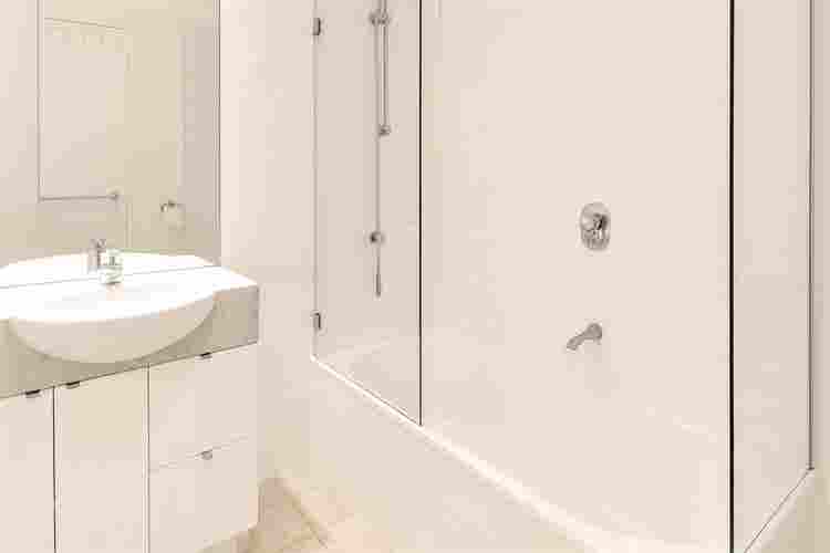 2 Bed apartment - Southbank, Melb