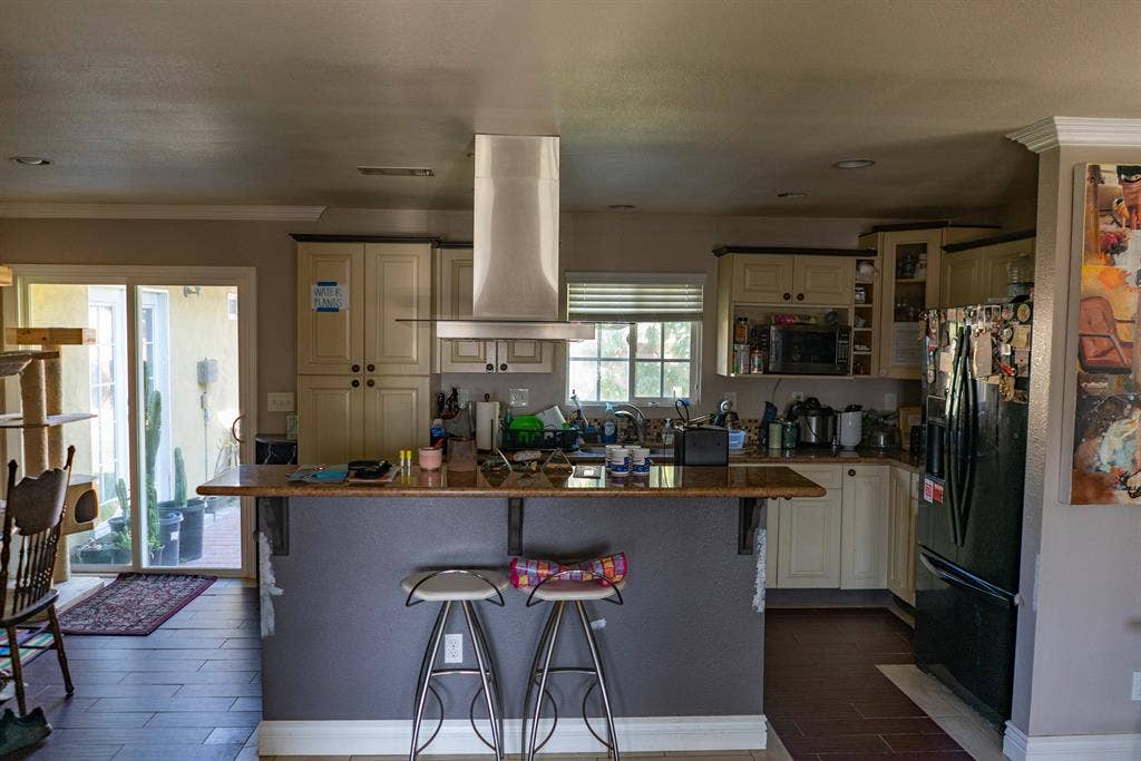 Quiet Neigborhood, Freeways Close