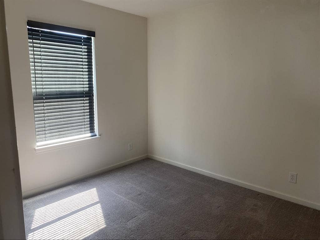 Spare bedroom in quiet neighborhood