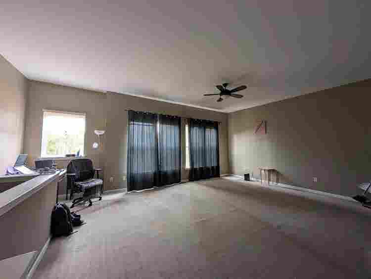 Looking for 2 female flat mates