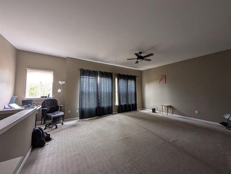 Looking for 2 female flat mates