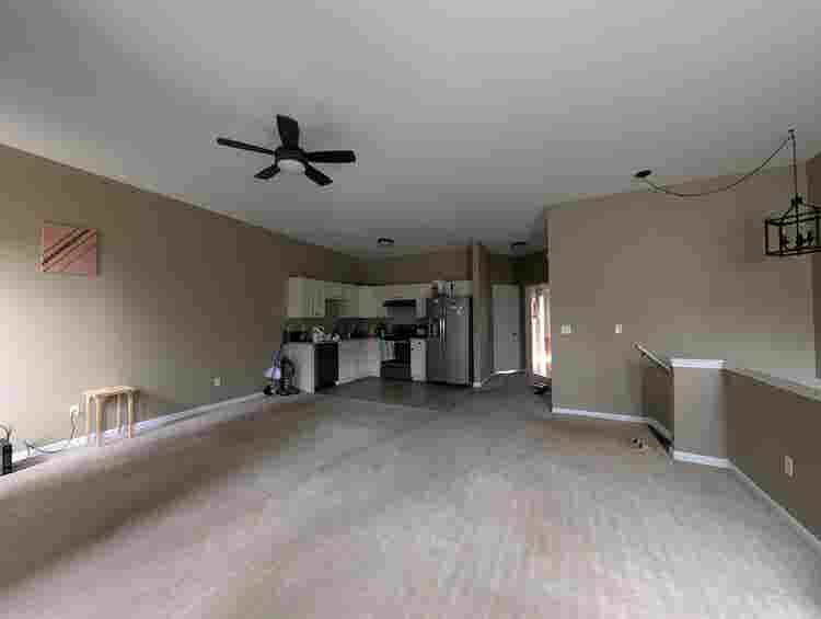 Looking for 2 female flat mates