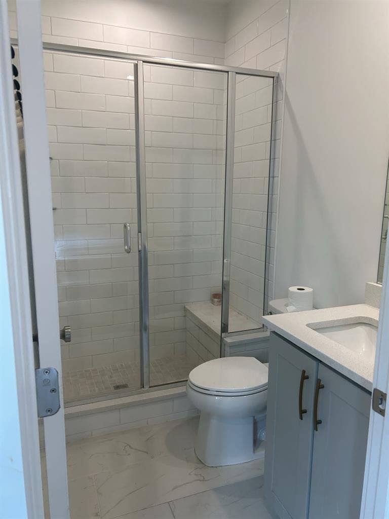 Room with bathroom in buckhead