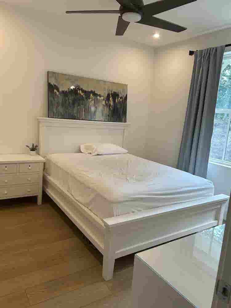 Room with bathroom in buckhead