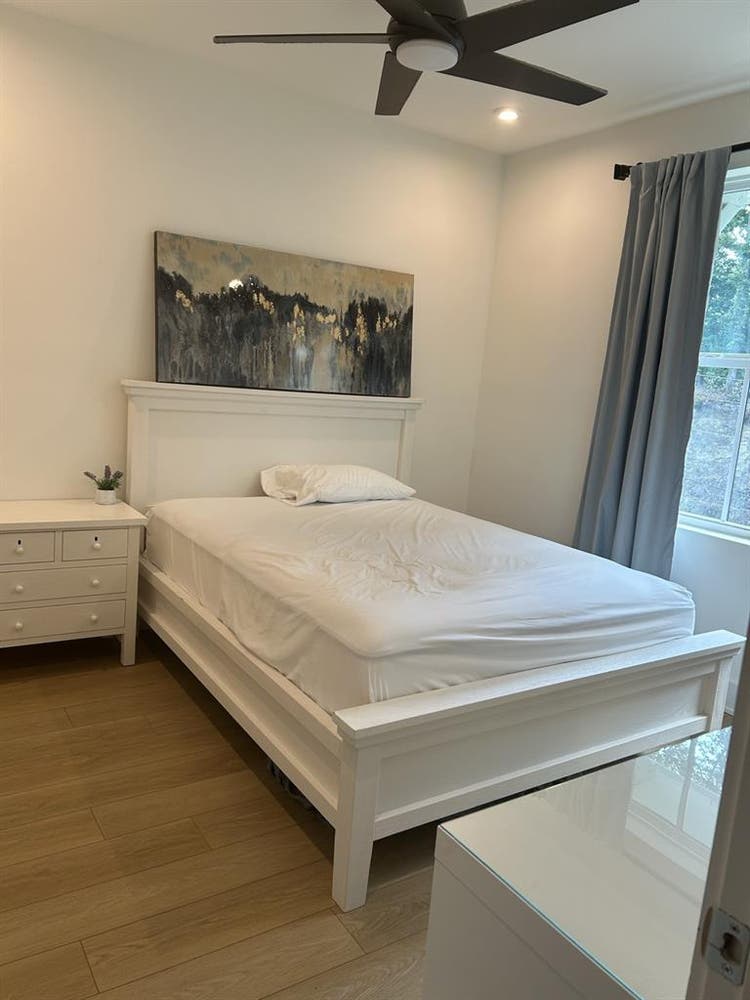 Room with bathroom in buckhead