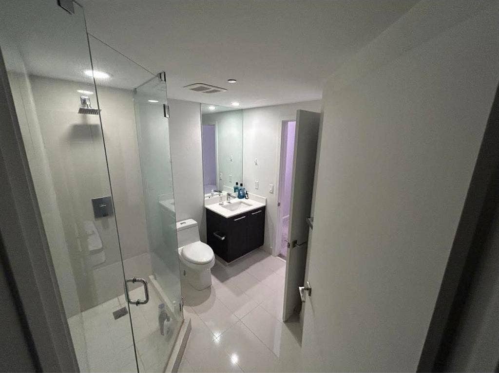 Private room -forty floor Brickell