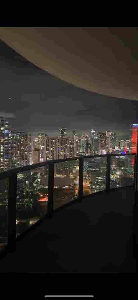 Private room -forty floor Brickell