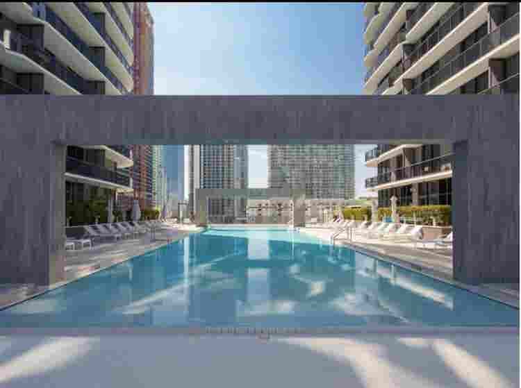 Private room -forty floor Brickell