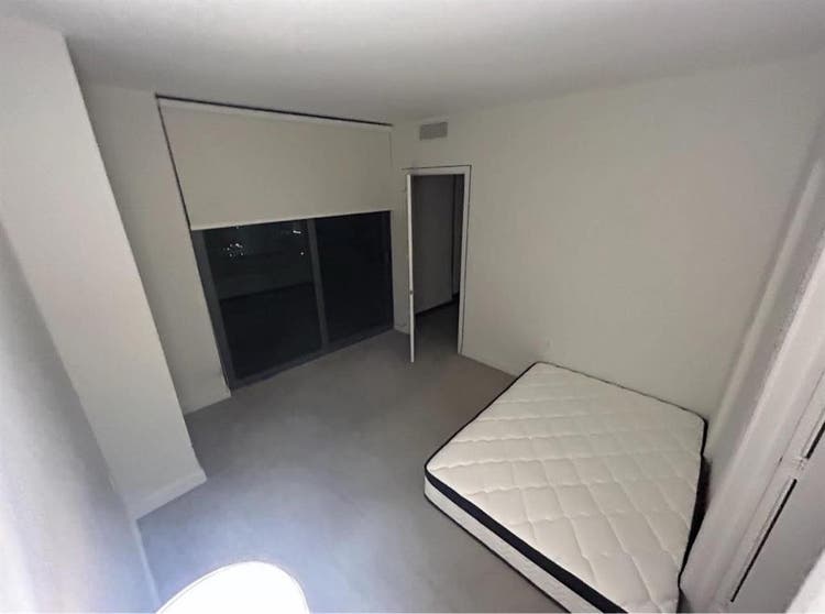 Private room -forty floor Brickell