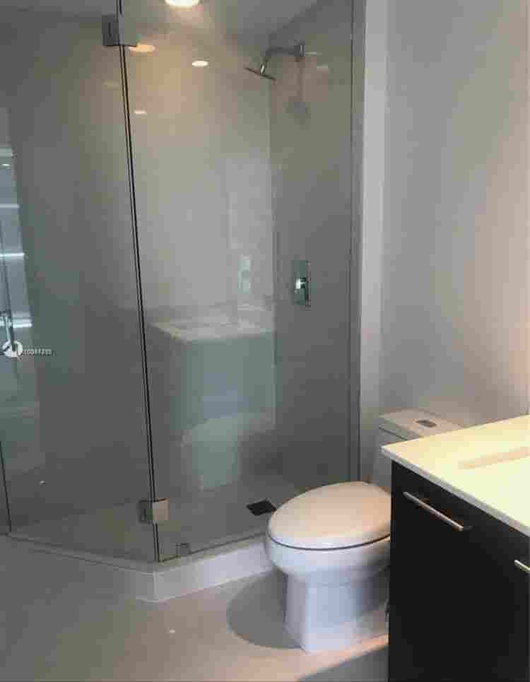 Private room -forty floor Brickell