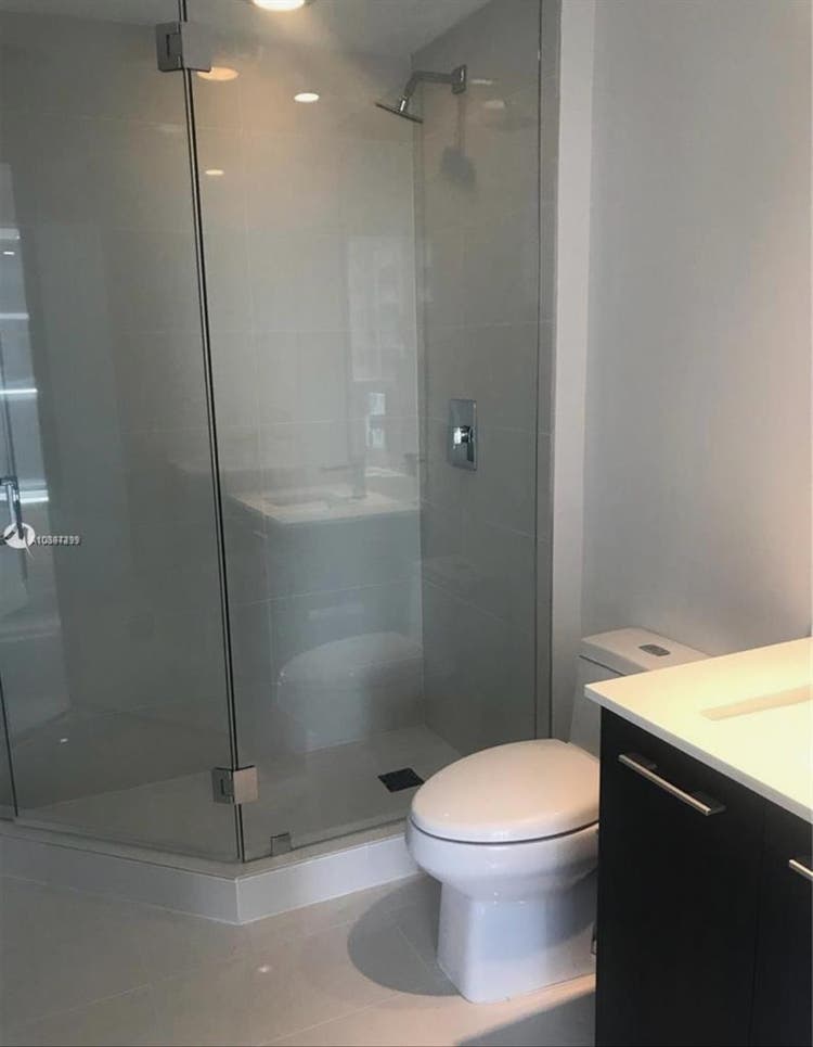 Private room -forty floor Brickell