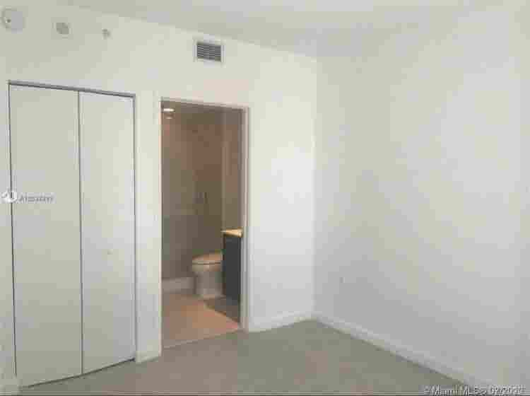 Private room -forty floor Brickell