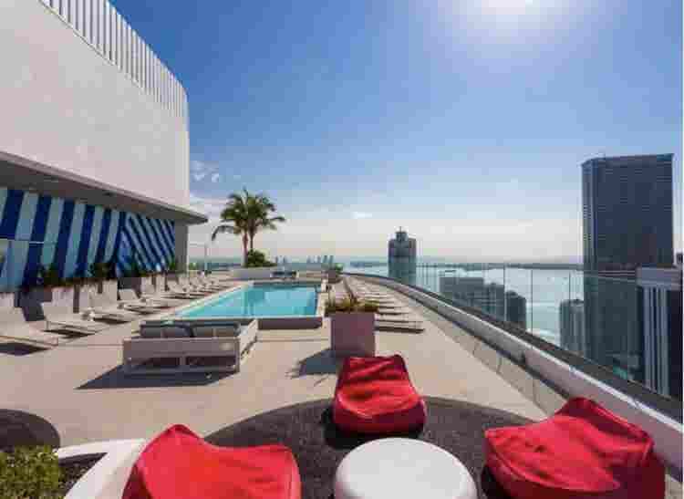 Private room -forty floor Brickell