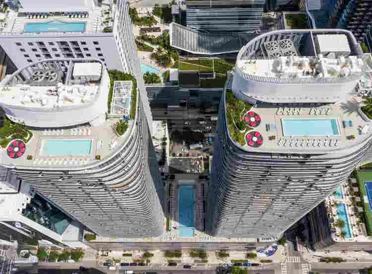 Private room -forty floor Brickell