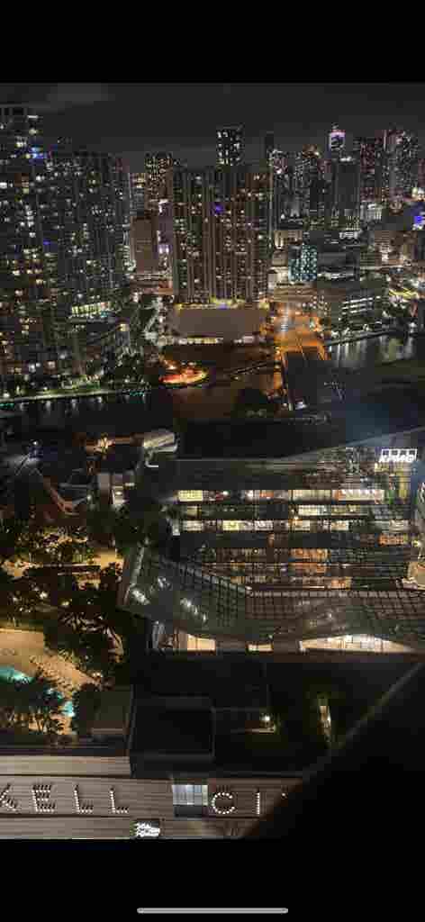 Private room -forty floor Brickell