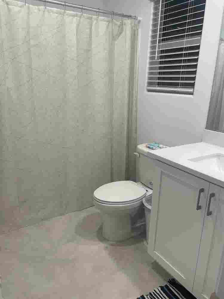 $ ROOM FOR RENT