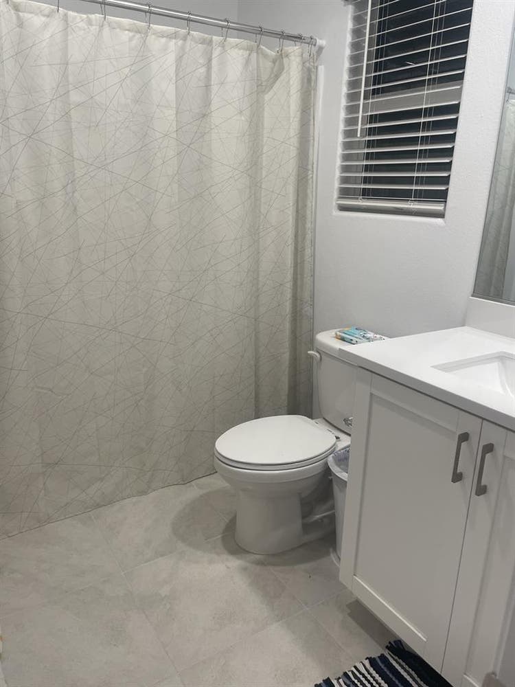 $ ROOM FOR RENT