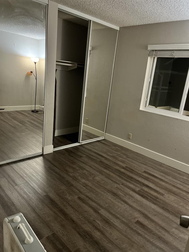 SPACIOUS ROOM FOR RENT-own bathroom