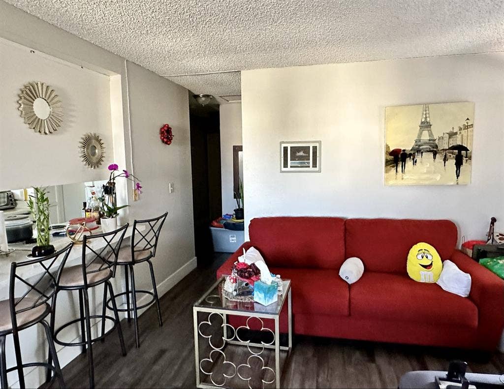 SPACIOUS ROOM FOR RENT-own bathroom