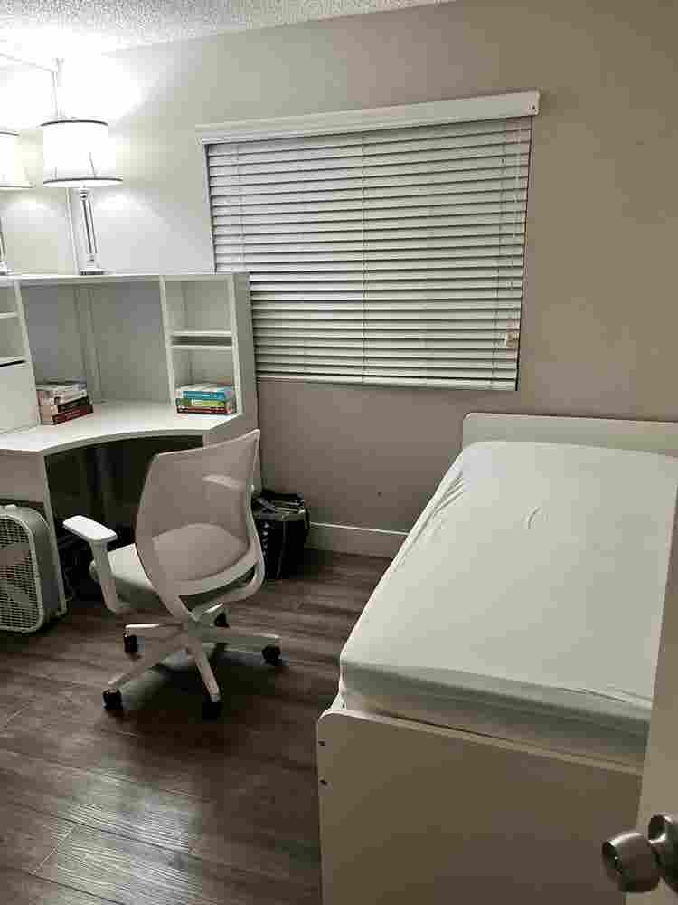 SPACIOUS ROOM FOR RENT-own bathroom