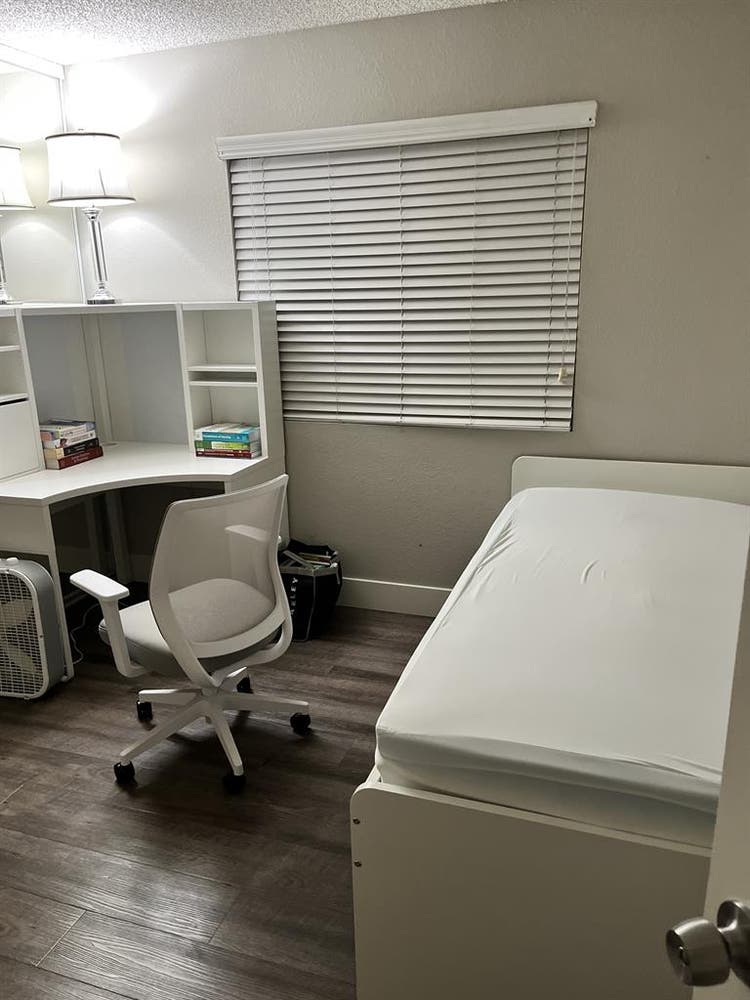 SPACIOUS ROOM FOR RENT-own bathroom