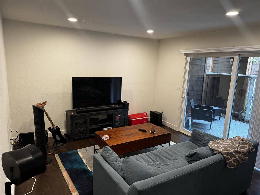 Private bd/ba in ba luxury apt