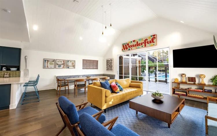 Private bd/ba in ba luxury apt
