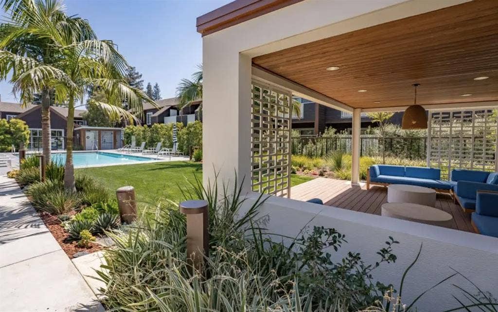Private bd/ba in ba luxury apt