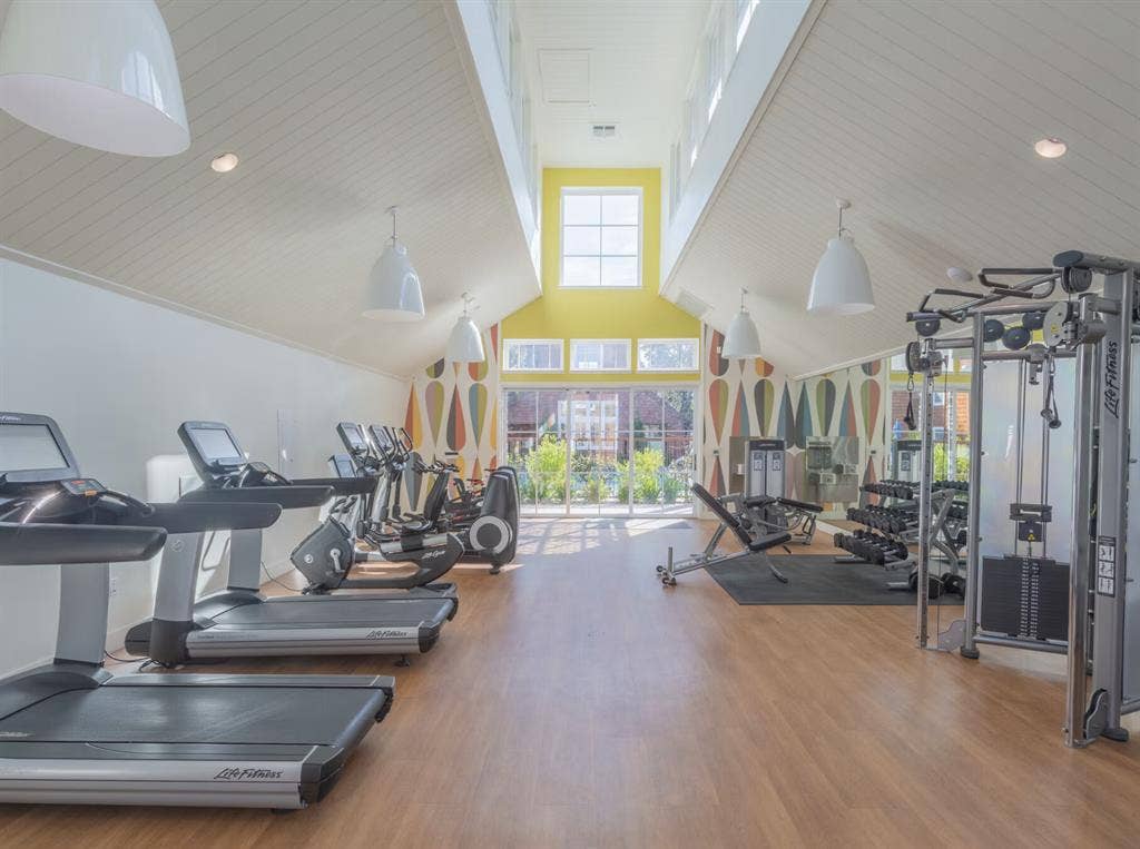 Private bd/ba in ba luxury apt