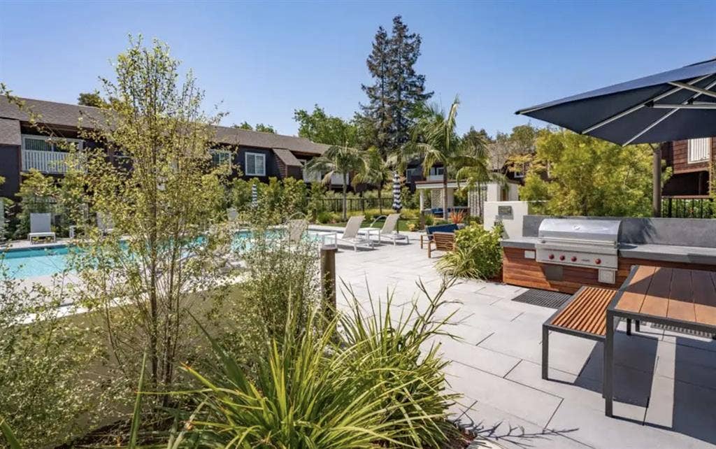 Private bd/ba in ba luxury apt