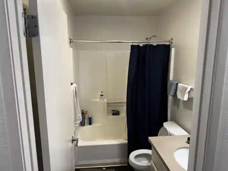 Private bd/ba in ba luxury apt