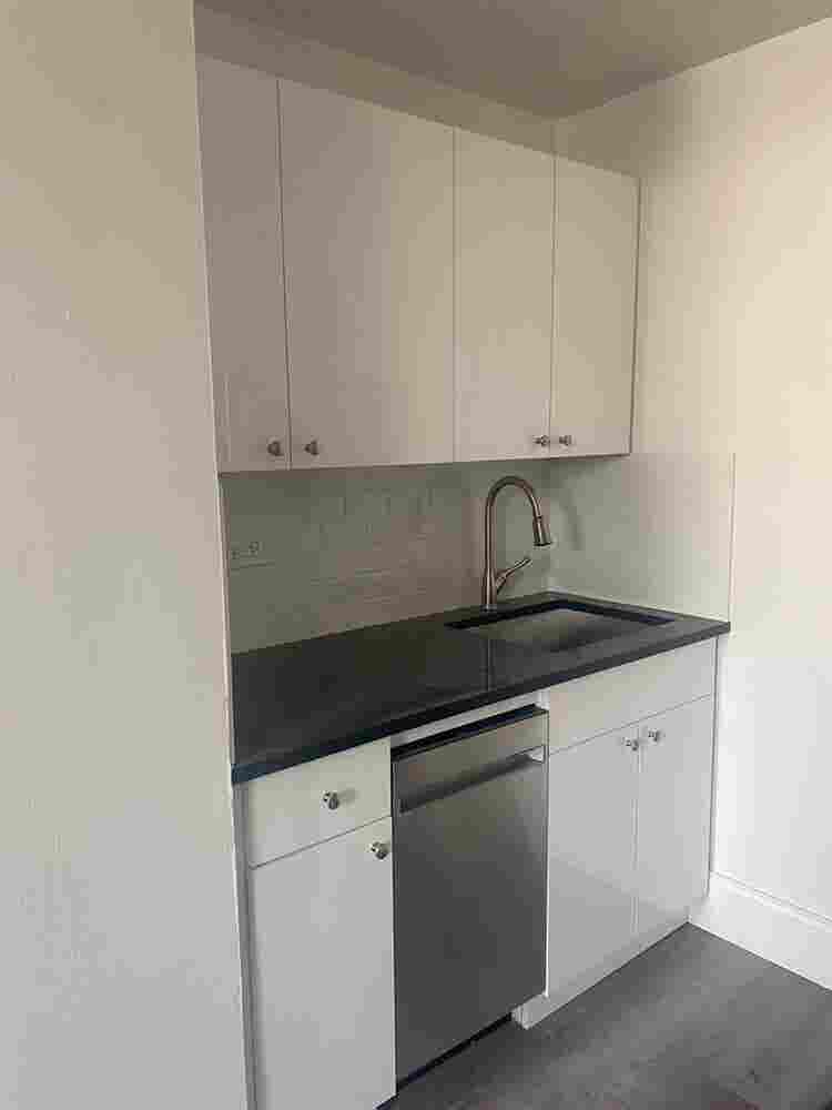 ✨Affordable Room in Midtown South✨