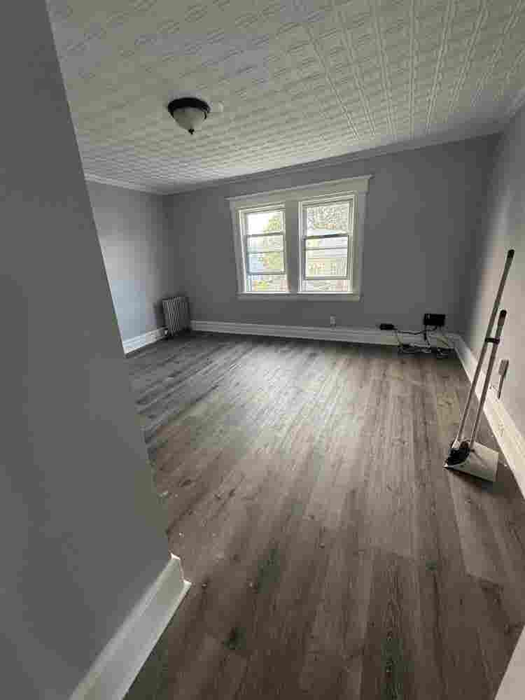 Large room in Duplex style Apt