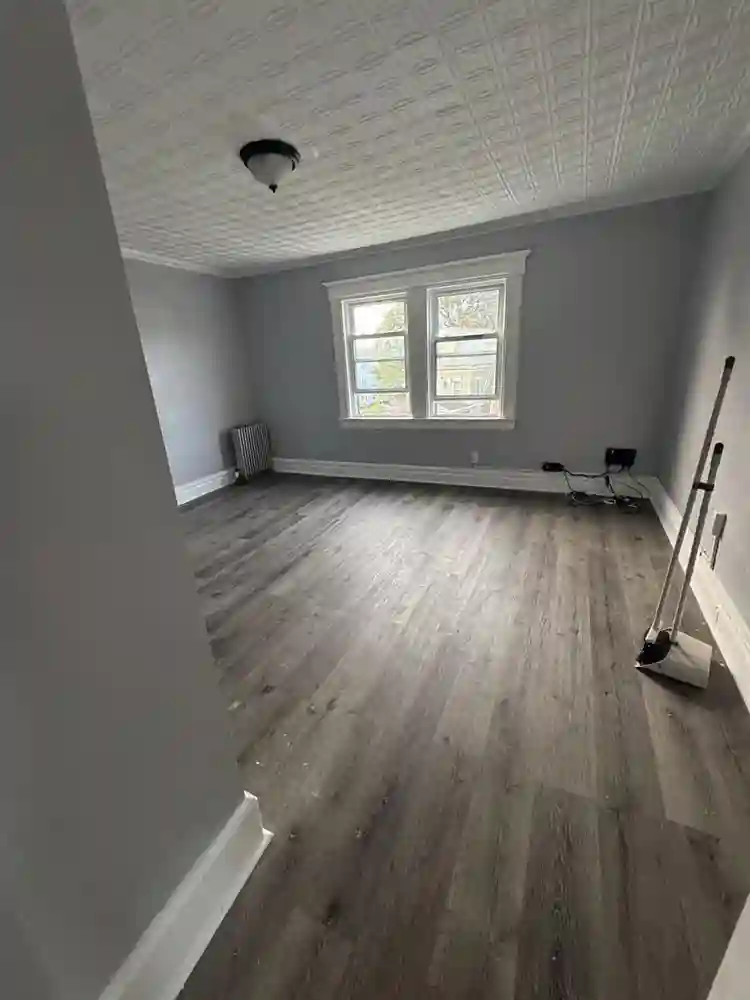 Large room in Duplex style Apt