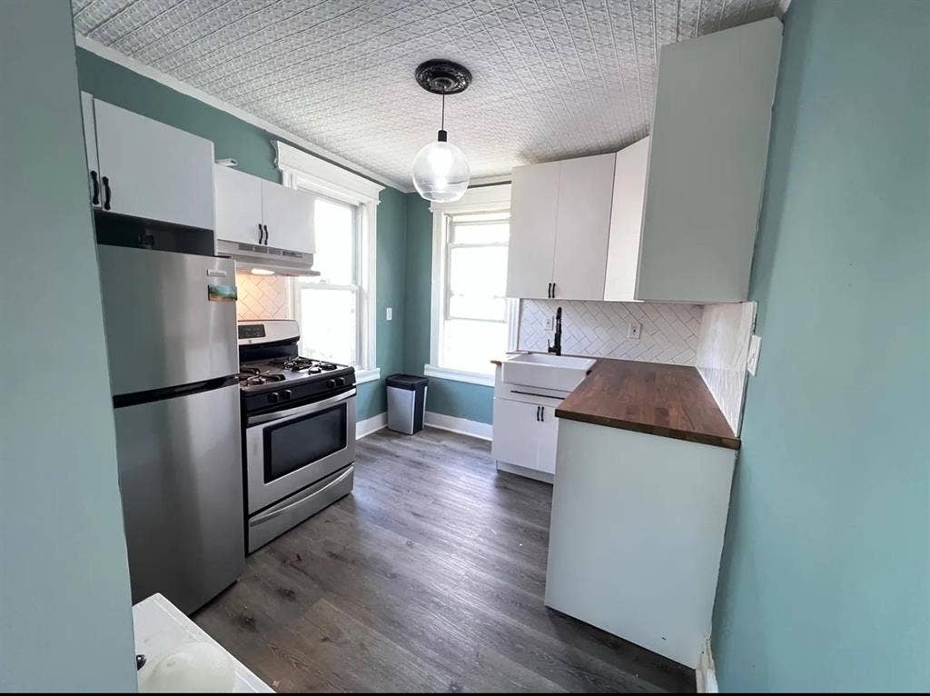 Large room in Duplex style Apt