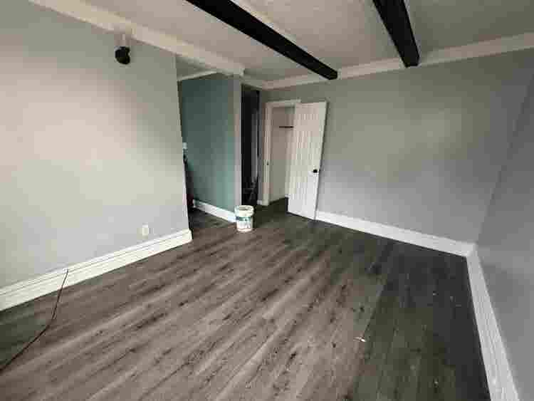 Large room in Duplex style Apt