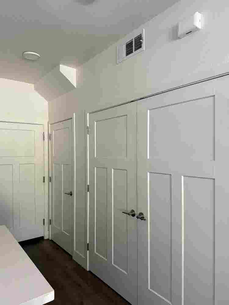 Room for rent in townhouse