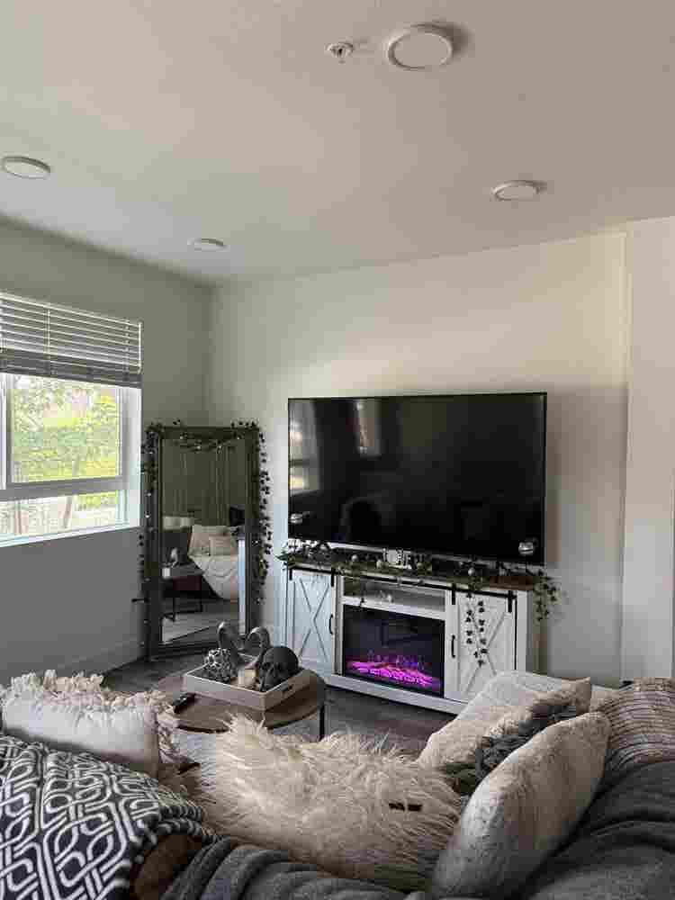 Room for rent in townhouse