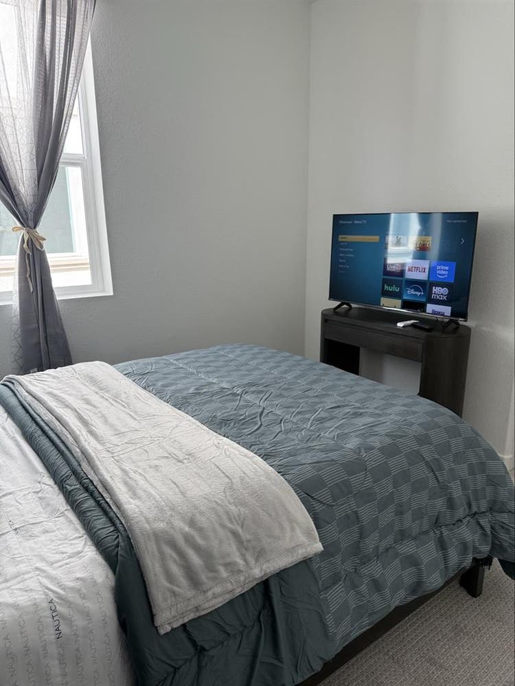 Looking for a roommate!