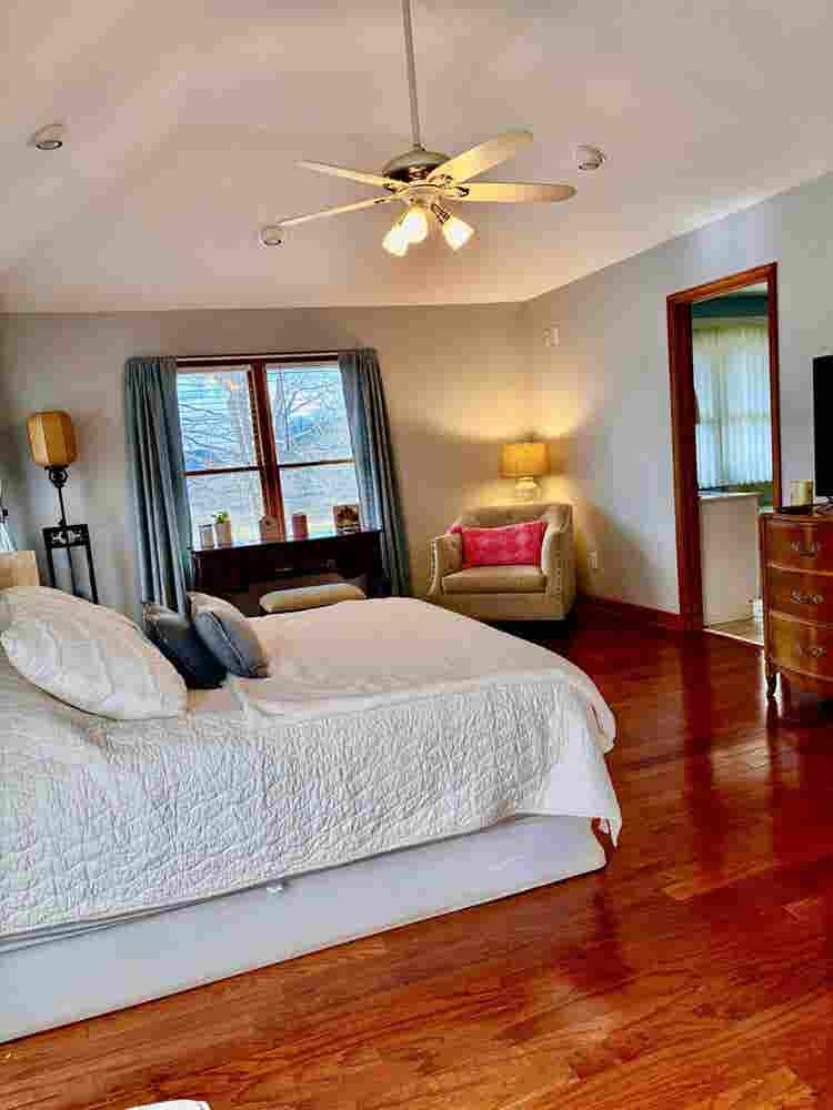 Renting master beedroom for woman