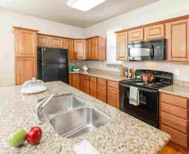 2B apt for sub lease 
 !