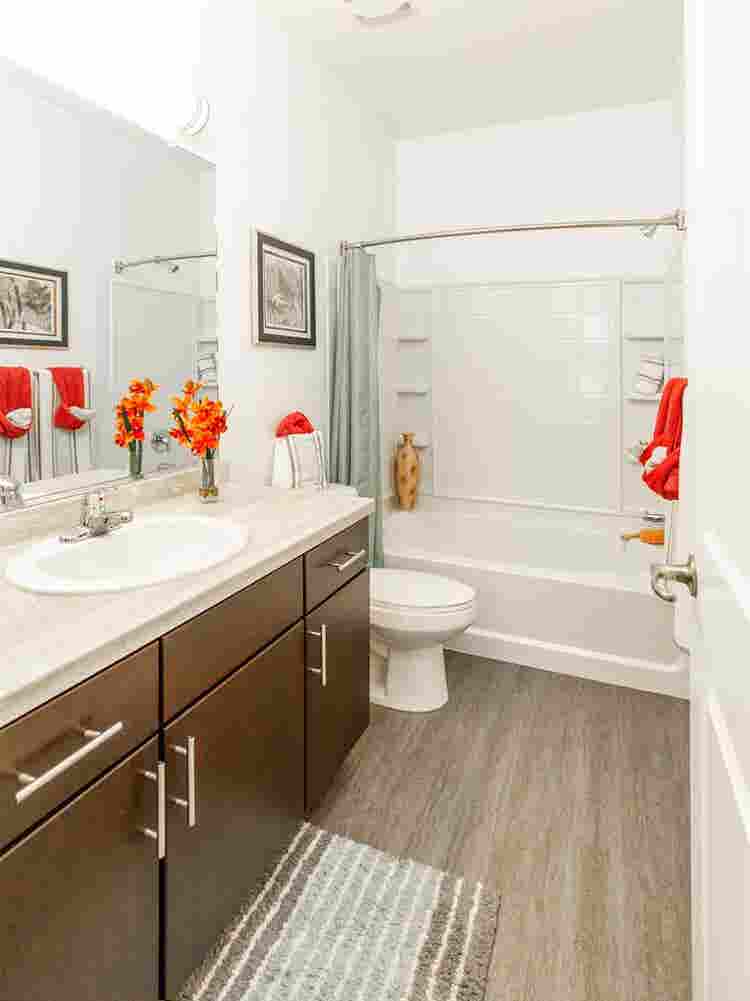 2B apt for sub lease 
 !