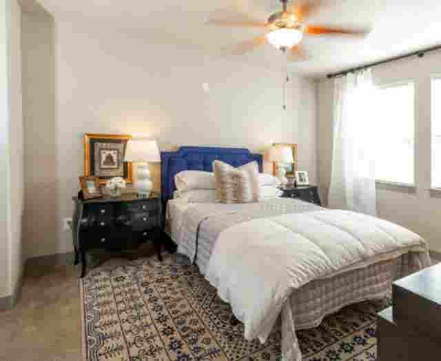 2B apt for sub lease 
 !