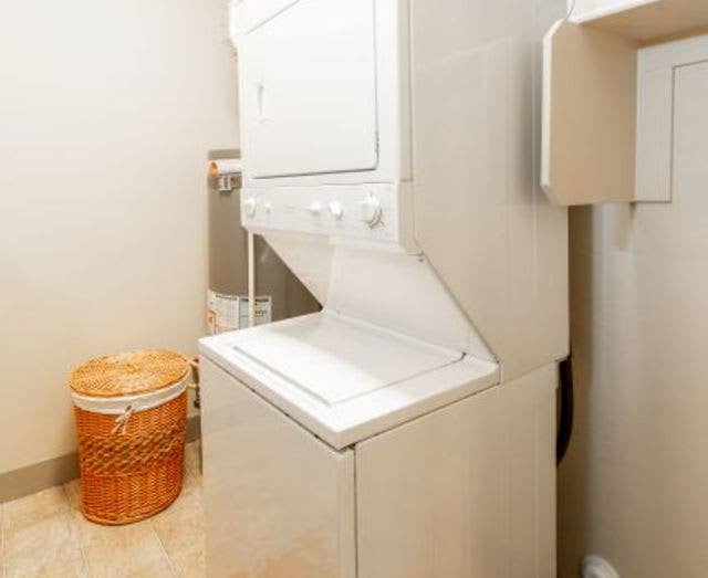 2B apt for sub lease 
 !