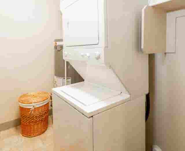 2B apt for sub lease 
 !