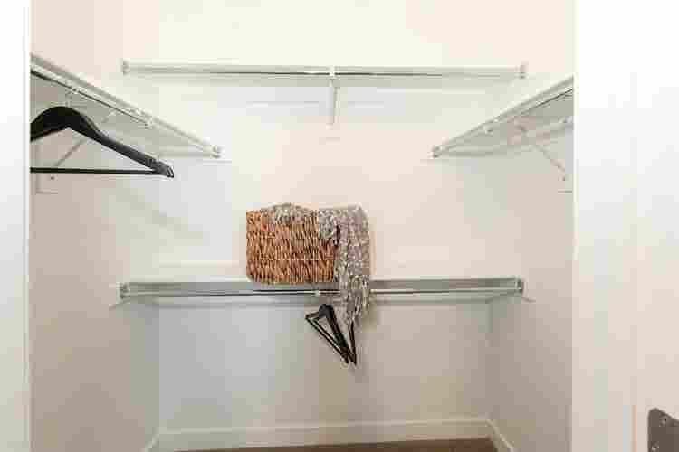 2B apt for sub lease 
 !