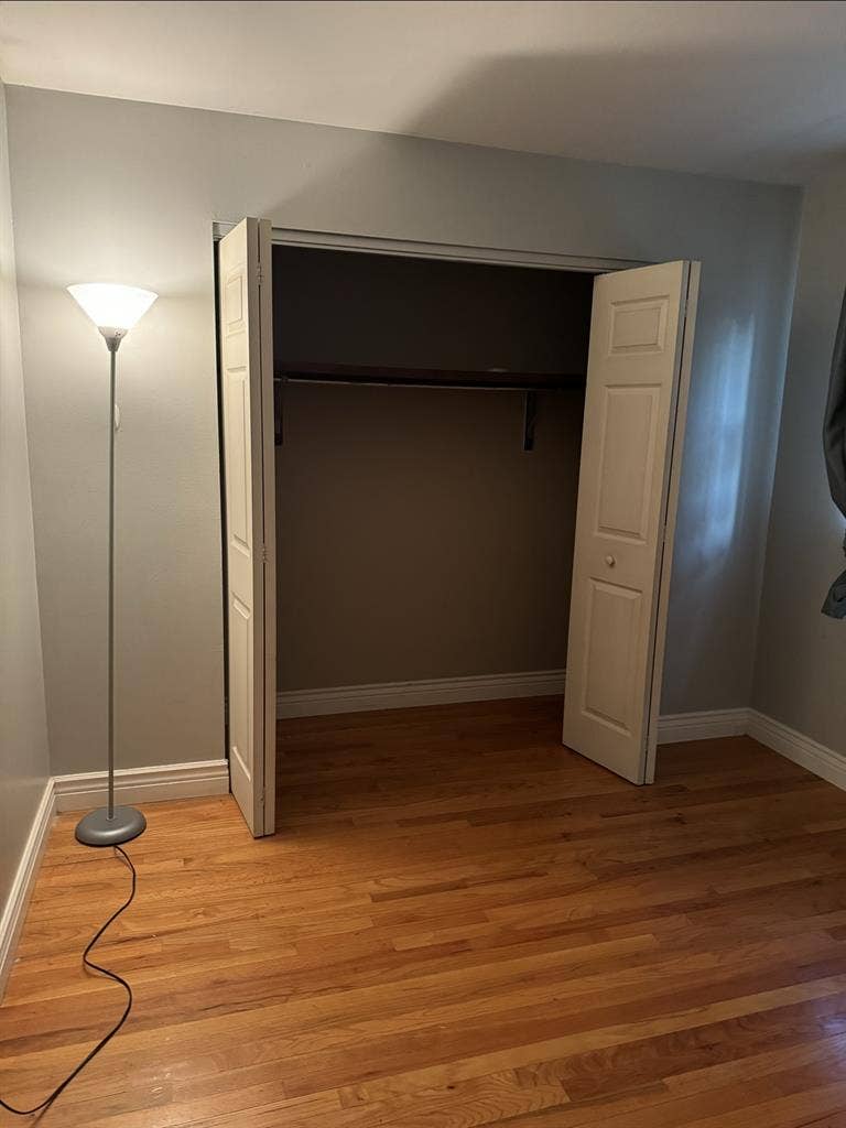Looking for a female roommate