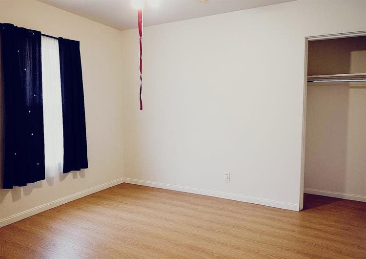 Private room, shared bathroom