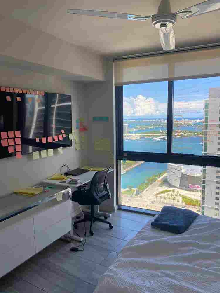 Room for rent in Miami Worldcenter